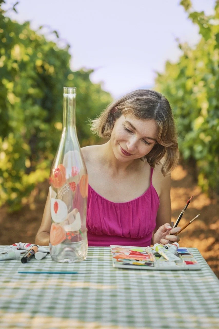 Rosé wine bottle illustration - Minuty — Lucia Vinti Illustration